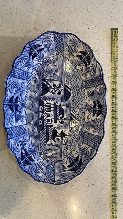 Varios pratos e travessas