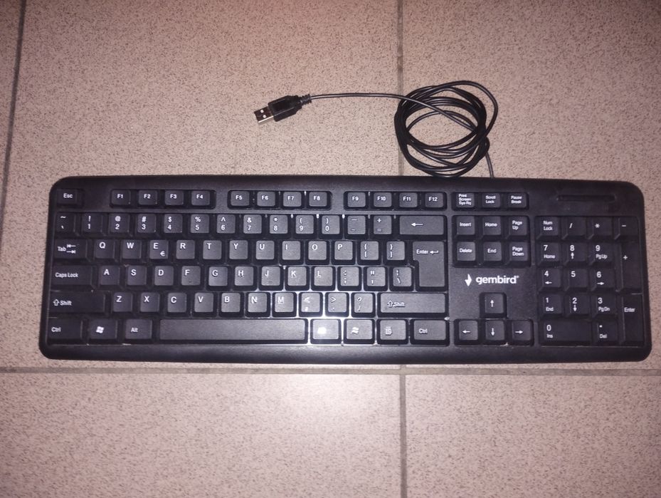 Klawiatury (Logitech K545, Logitech K270, Gembird  KB-U-103 ).