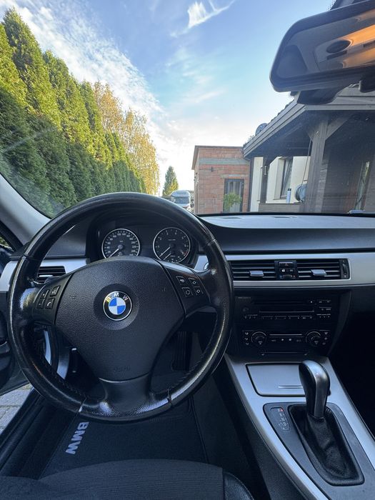 BMW 3 E90 320i Automat!
