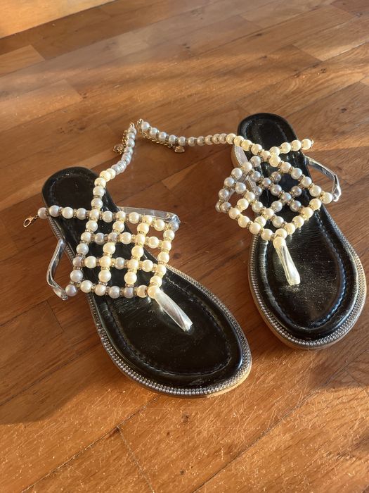 Sandálias pretas com pérolas Shein,como novas,tamanho 37,8€