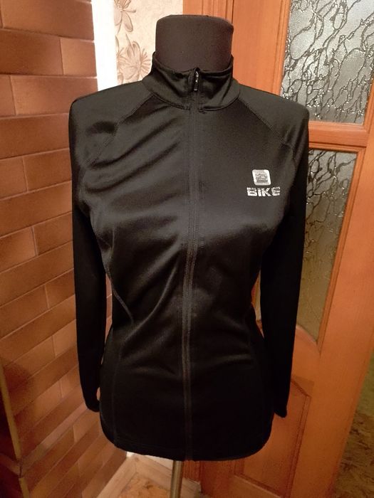 Продам спортивну кофту на 14 років на зріст 162-165 см ,