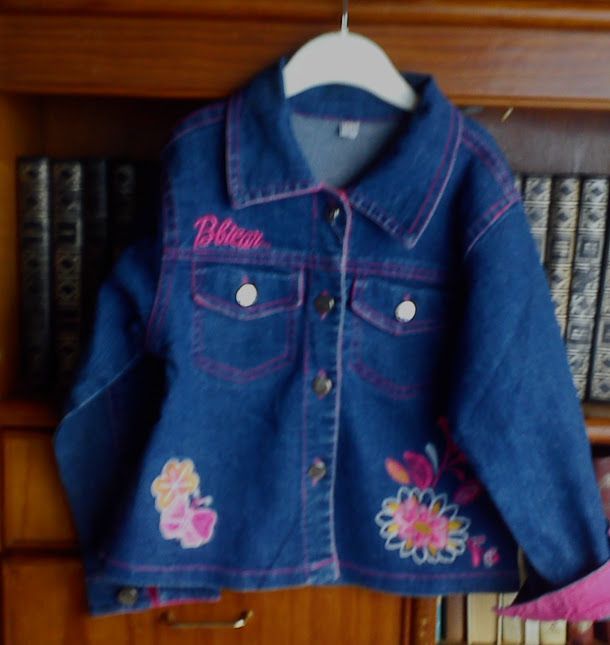 Casaco criança ganga com estampado de flores bordadas tam:5/6 anos