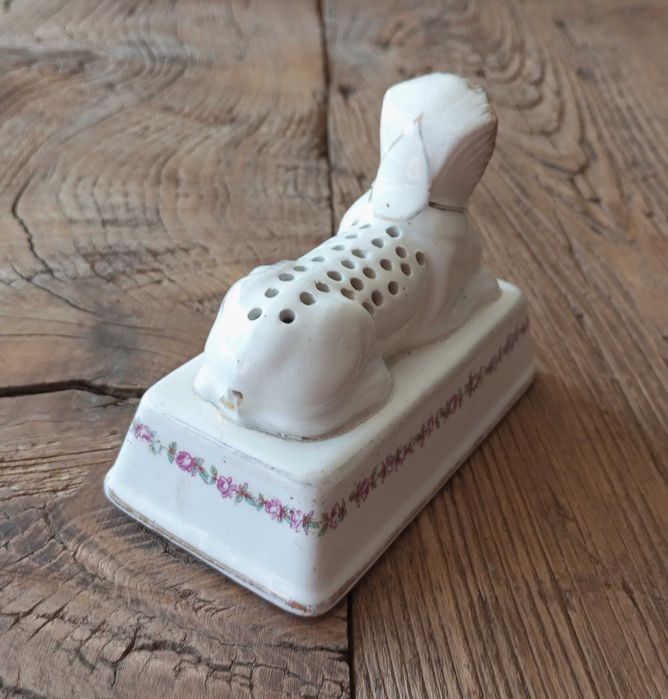 Antigo paliteiro Esfinge loiça de pó de pedra da Fábrica de Sacavém