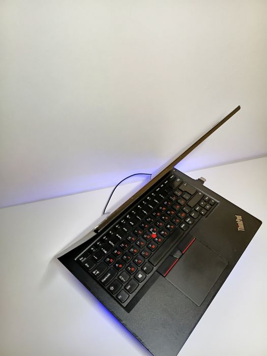 Ноутбук Lenovo ThinkPad Ryzen 5 3500U\RAM 8\SSD256\VRAM 5 GB