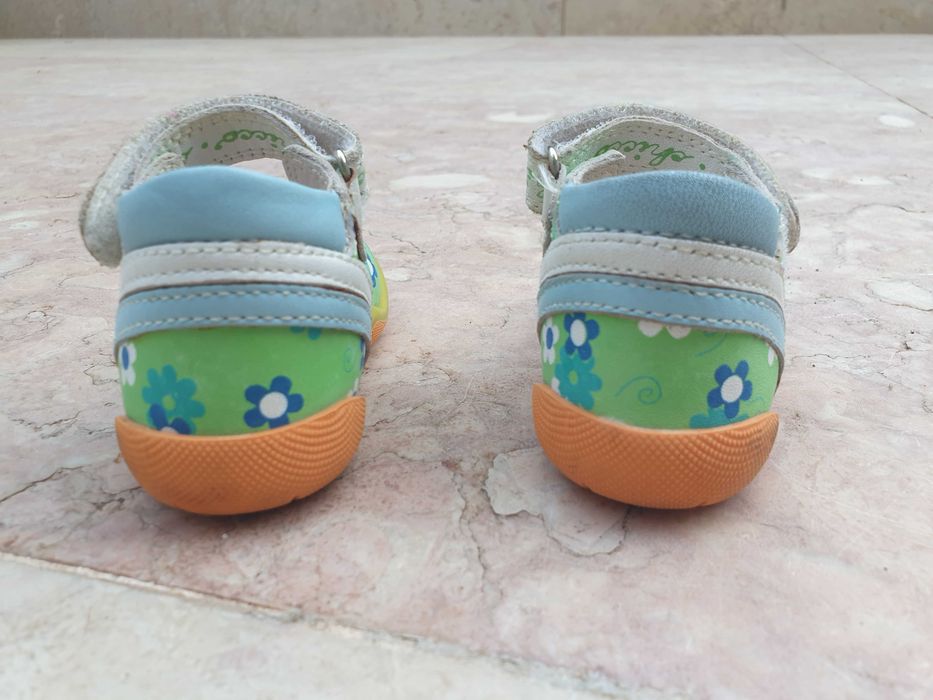 Sapatos para menina Chicco, tamanho 19