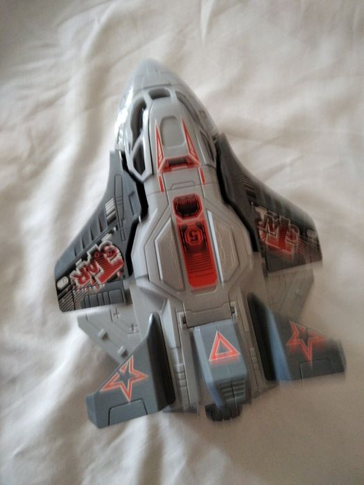 Трансформер літак -робот