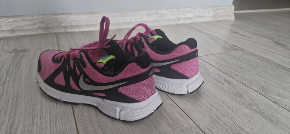 Nike Revolution 2