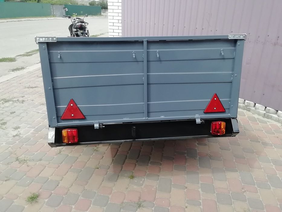 Новий легковий прицеп