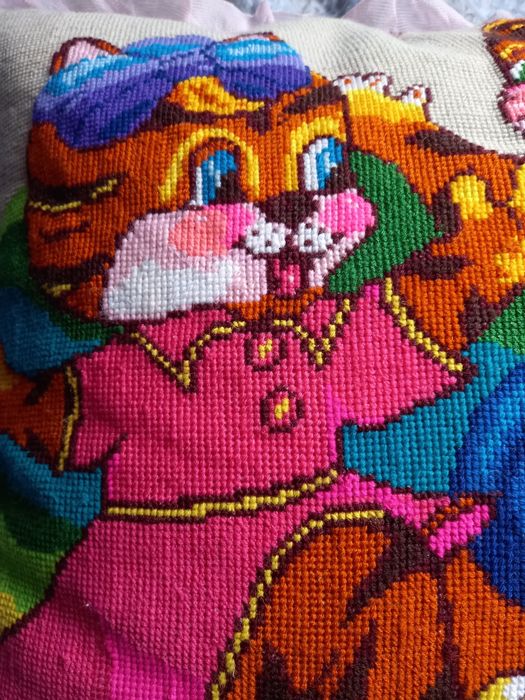 Подушки ручна робота.