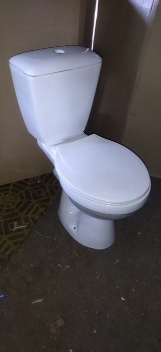 Продам унитаз в комплекте