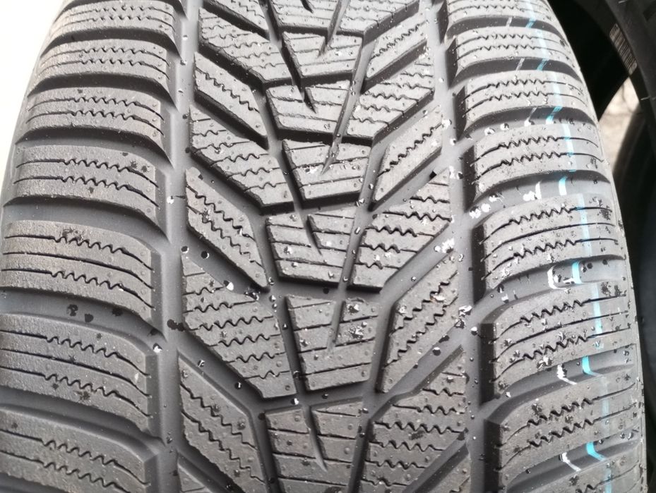 Sprzedam nowe opony zdjęte z nowego samochodu 225/40 r18 Hankook