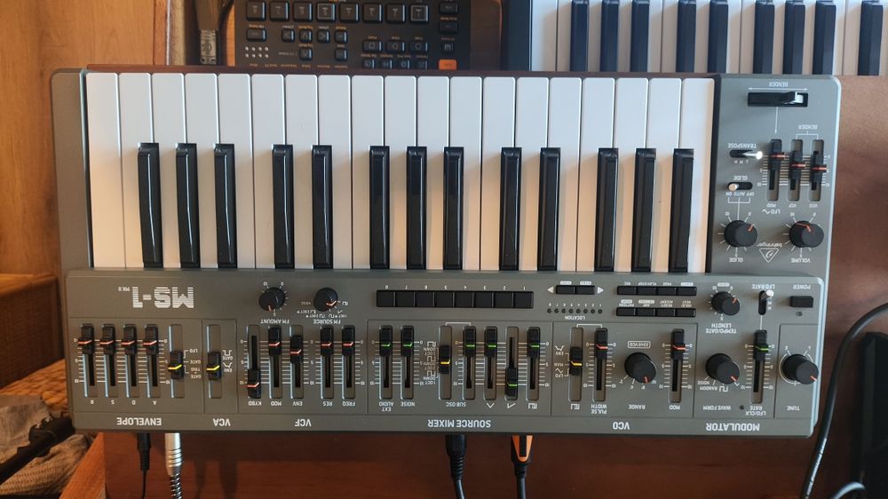 Behringer MS1 MK2