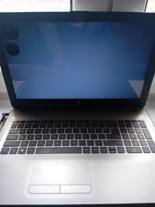 HP sprzedam laptopa uszkodzony ekran