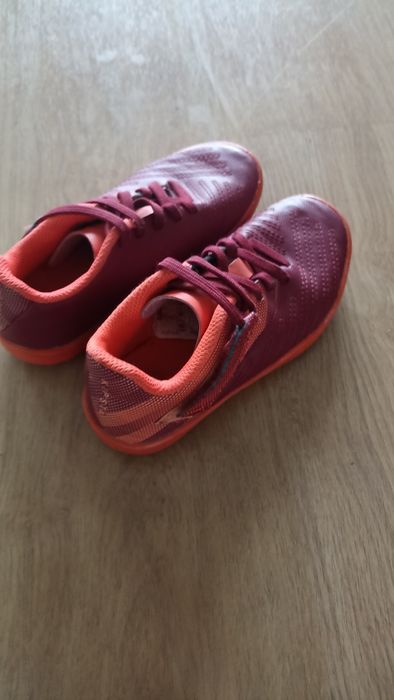 Buty sportowe halówki Kipsta rozmiar 28