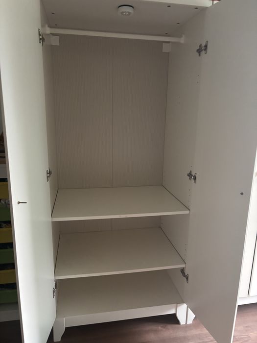 2 roupeiros de crianca IKEA em branco, estimados, como novos