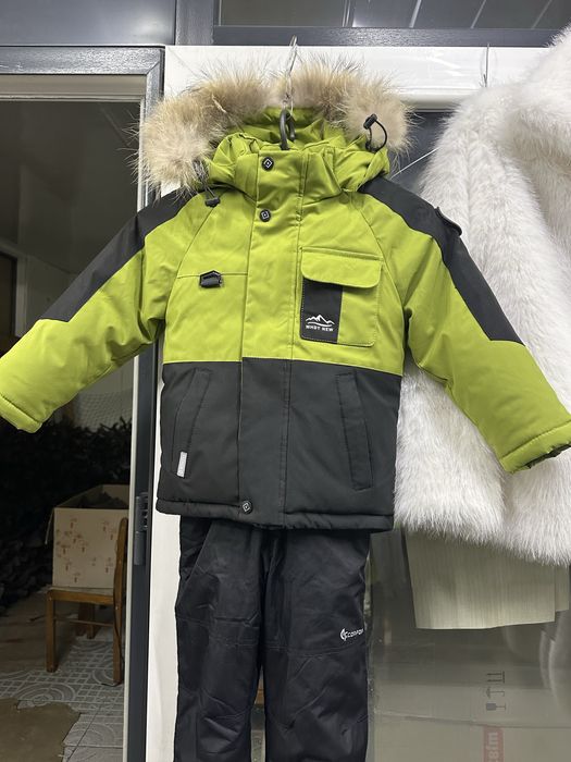 Продам Зимовий комбінезон для хлопчика 98 см.