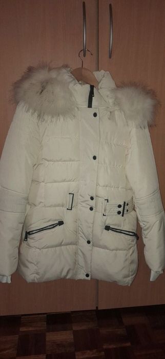 Blusão Branco com pelo no capuz