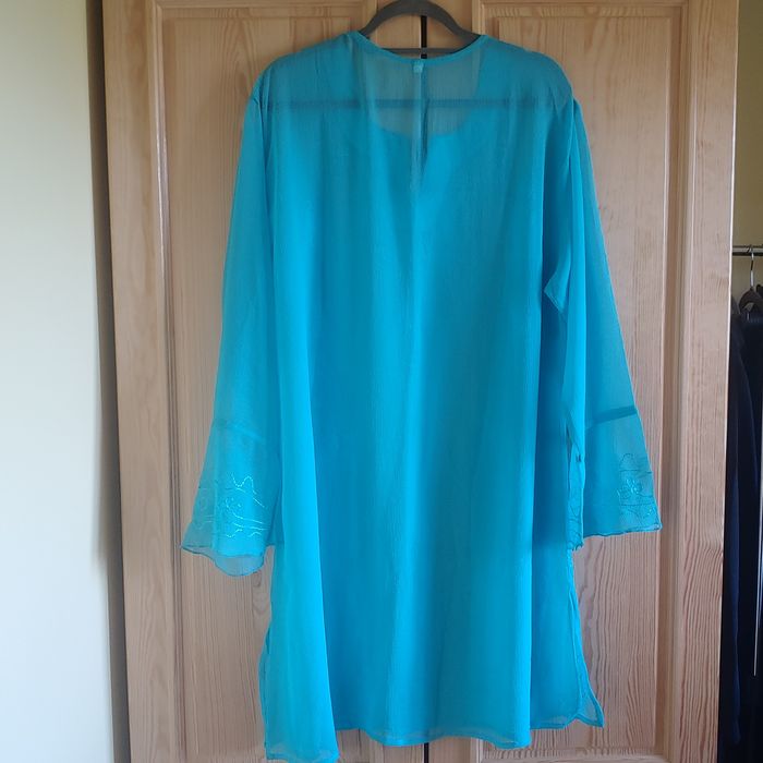 Damska sukienka plażowa.