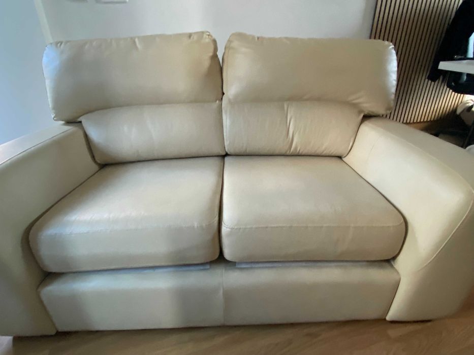 Sofá de 2 lugares em pele do ikea em bom estado conservação.