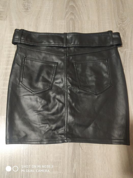 Спідниця під шкіру