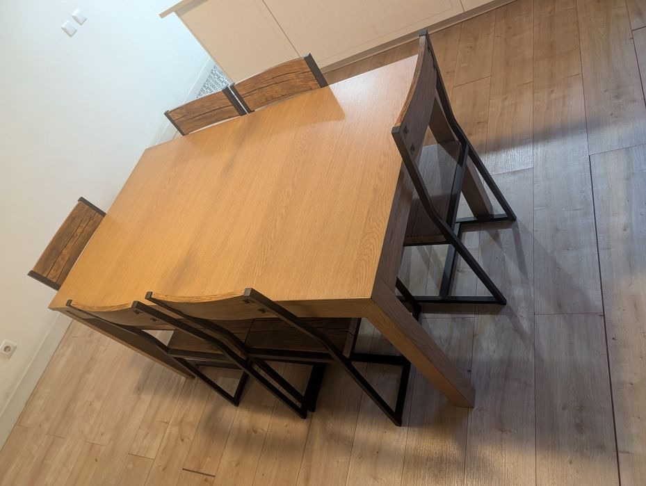 Mesa extensível e 6 cadeiras