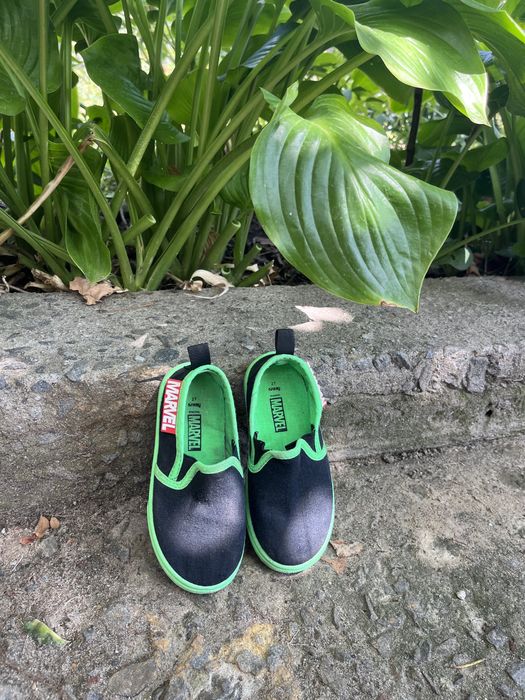 Кеди Marvel .27р. Кросівки на гумовій підошві.Сліпони.