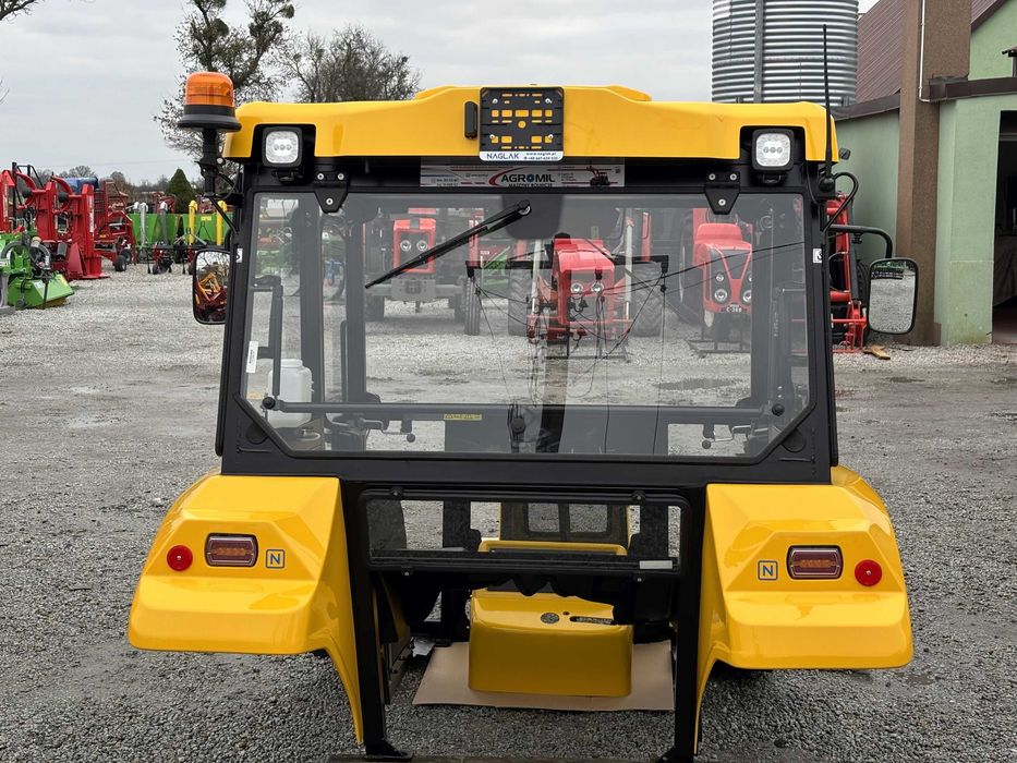 Kabina C-360 z błotnikami BTW X 2023 Naglak maska 04 kolor żółty