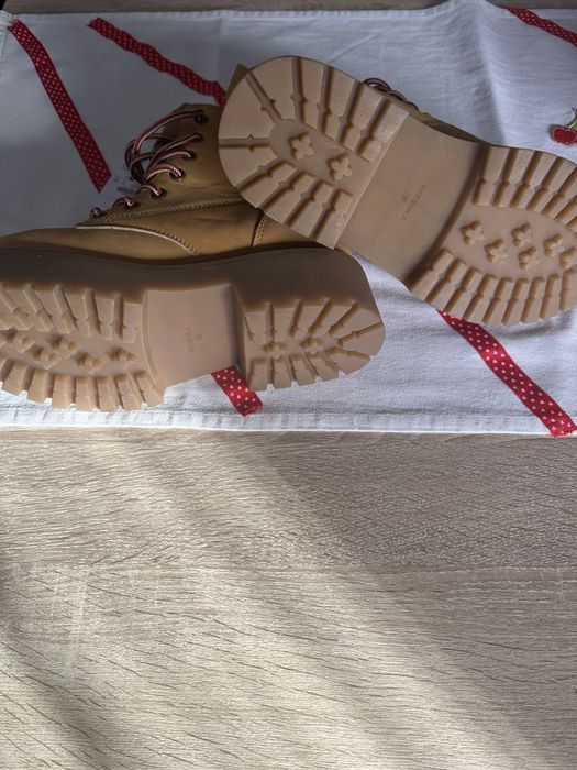 Botas e Sandálias novos