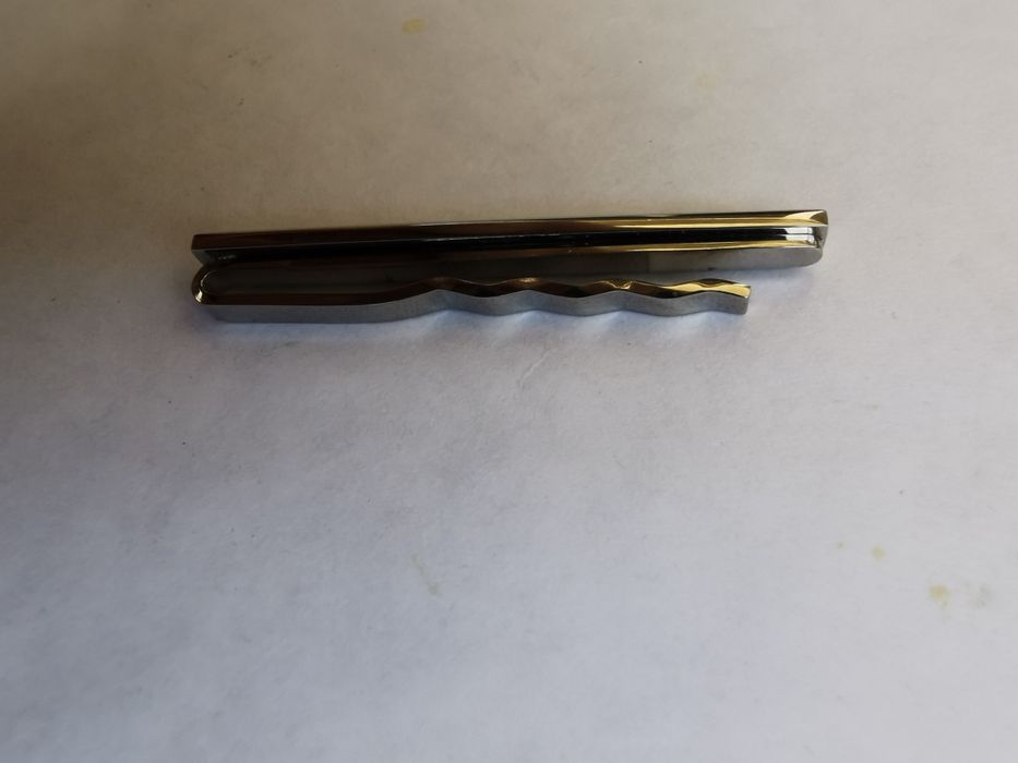 Заколка для галстука.