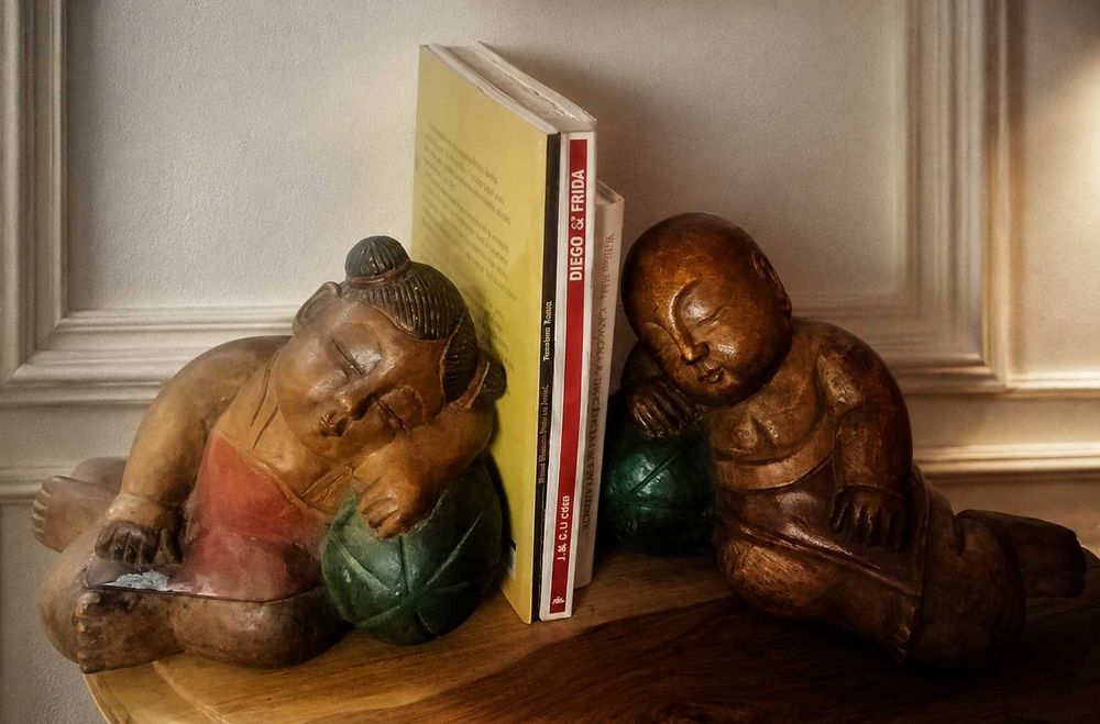 Antigo Par esculturas orientais "Crianças dormindo"
