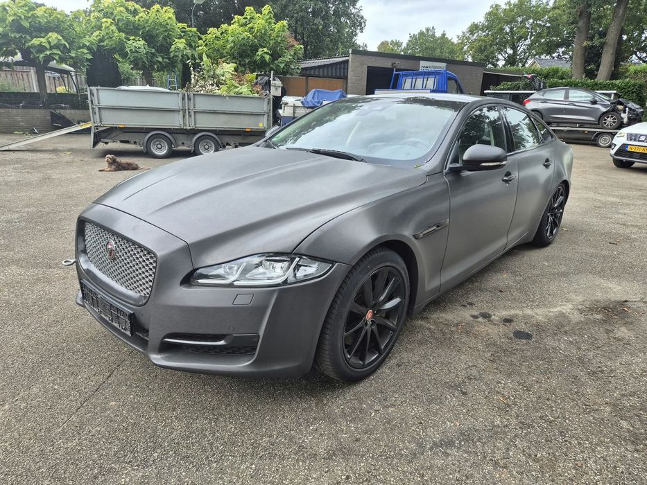 Jaguar XJ