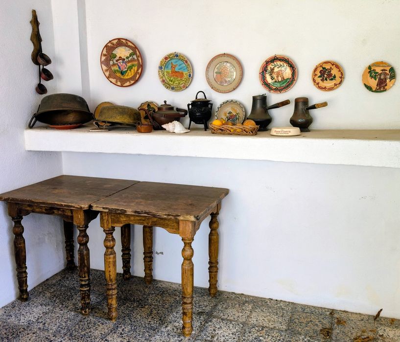 Decoração,vários  e 2 mesas quadradas em madeira maciça
