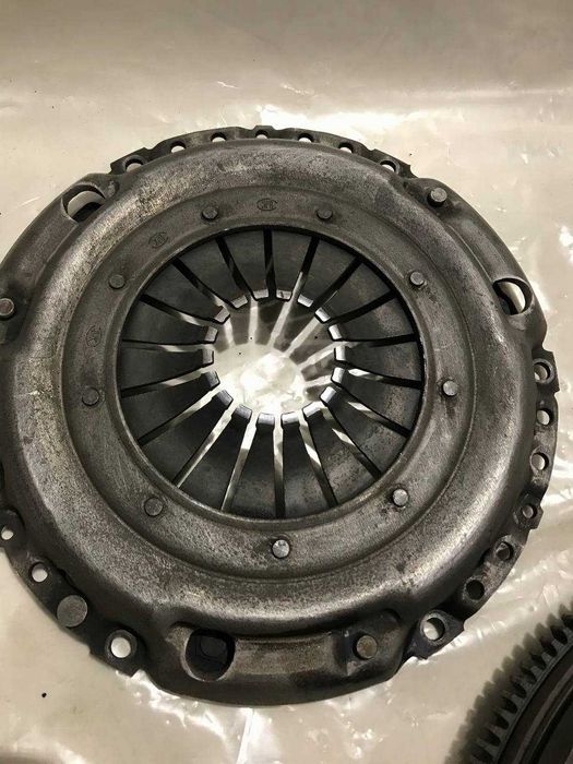 Маховик двухмас Mercedes E Class W210, W124