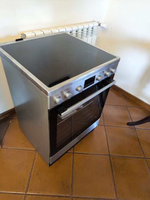 Fogão vitrocerâmica AEG CCB6642BBM de 596 mm COMO NOVO