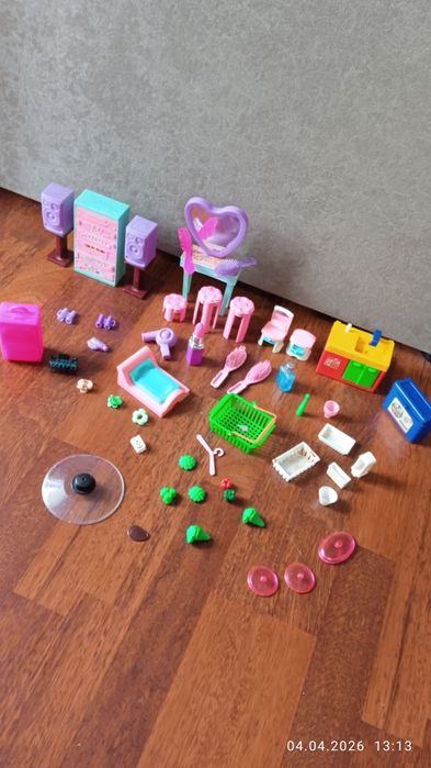 Детская спальня с принадлежностями, умывальник, аппаратура  из СССР.