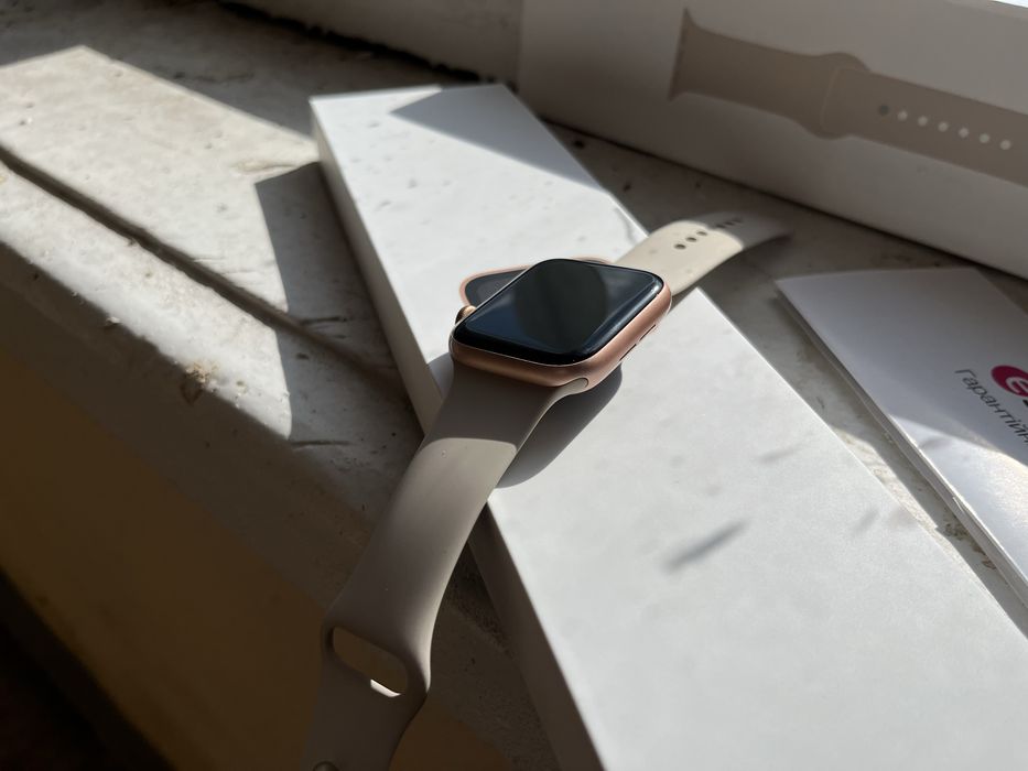 Apple Watch se 44mm gold