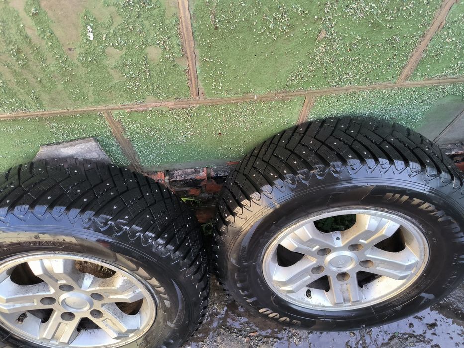 Продам зимнюю резину Goodyear ultra grip 245 70 16