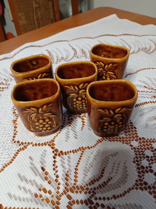 Ozdobna karafka i 5 kieliszków
