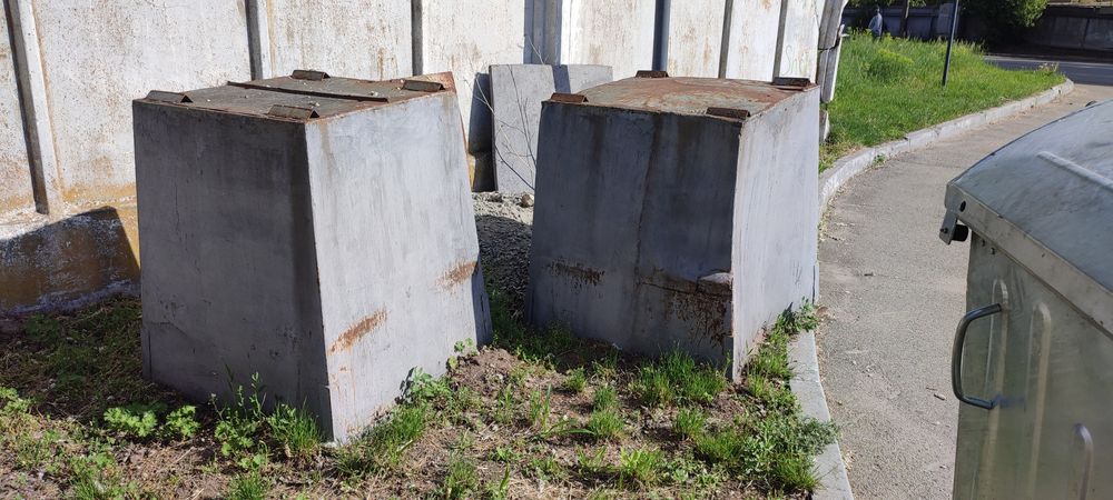 Металеві мусорні контейнери