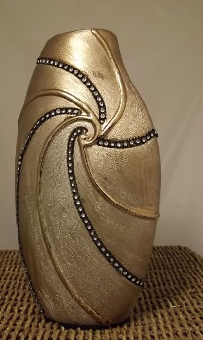 Ceramiczny wazon w kolorze złota