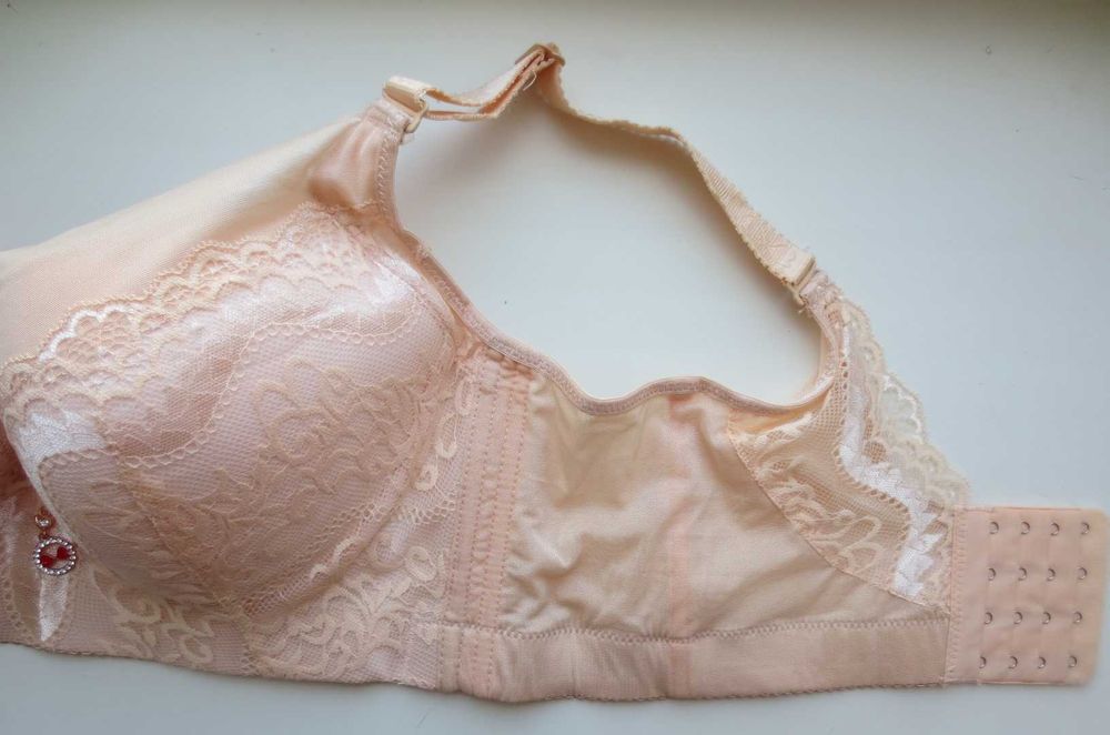 Бюстгальтер ТМ Fallsweet на большую грудь широк. бретели ОПГ 85-90см