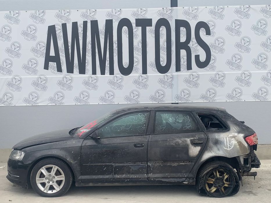 AUDI A3 8P 2011 *SAMOCHÓD NA CZĘŚCI* 4613 A2 / Y9B MASKA, LAMPA, DRZWI, LUSTERKO, ZDERZAK, GRILL, BŁOTNIK, KLAPA, BELKA, DESKA, FOTELE, KANAPA, ĆWIARTKA KIEROWNICA, TARCZE, ZACISKI, ZAWIESZENIE, KOMPLETNY PRZÓD, KOMPLETNY TYŁ, LICZNIK, ZEGARY, PRAWE LEWE