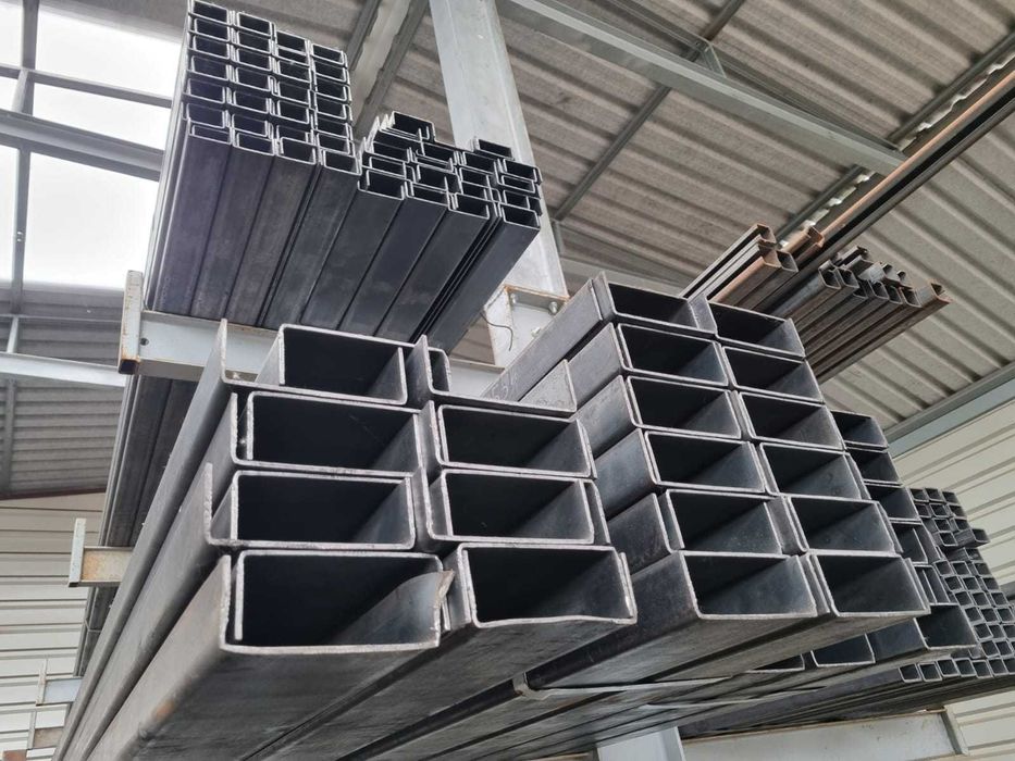 Ceownik z/g do płyt warstwowych