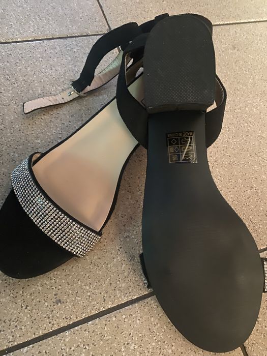 Босоніжки нові 40р