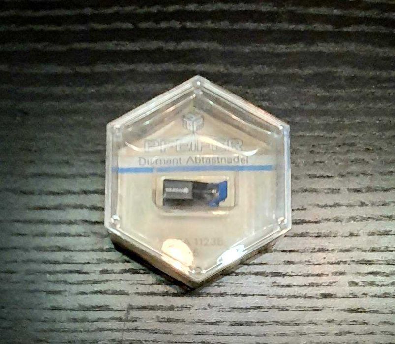 Програвач платівок Grundig, ресивер Yamaha, колонки Celestion, кабелі