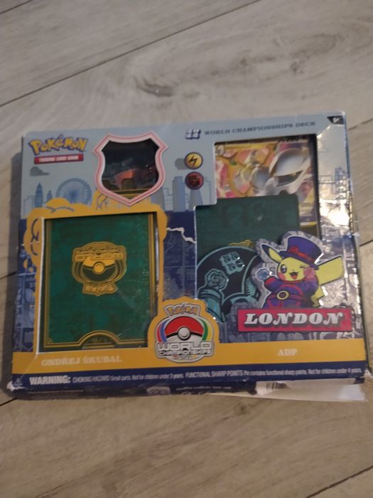 Karty Pokemon niekompletne