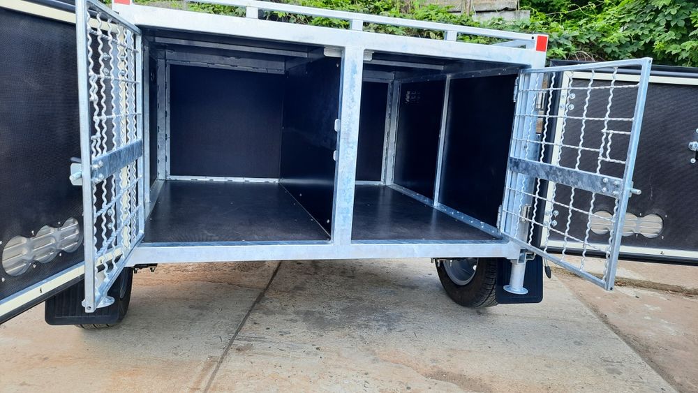 Прицеп , причіп для перевозки собак.