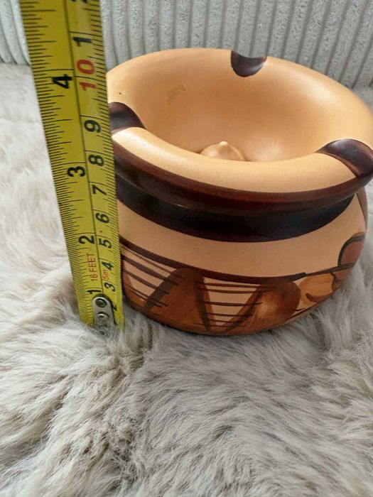ceramiczna popielniczka o orientalnym wzornictwie