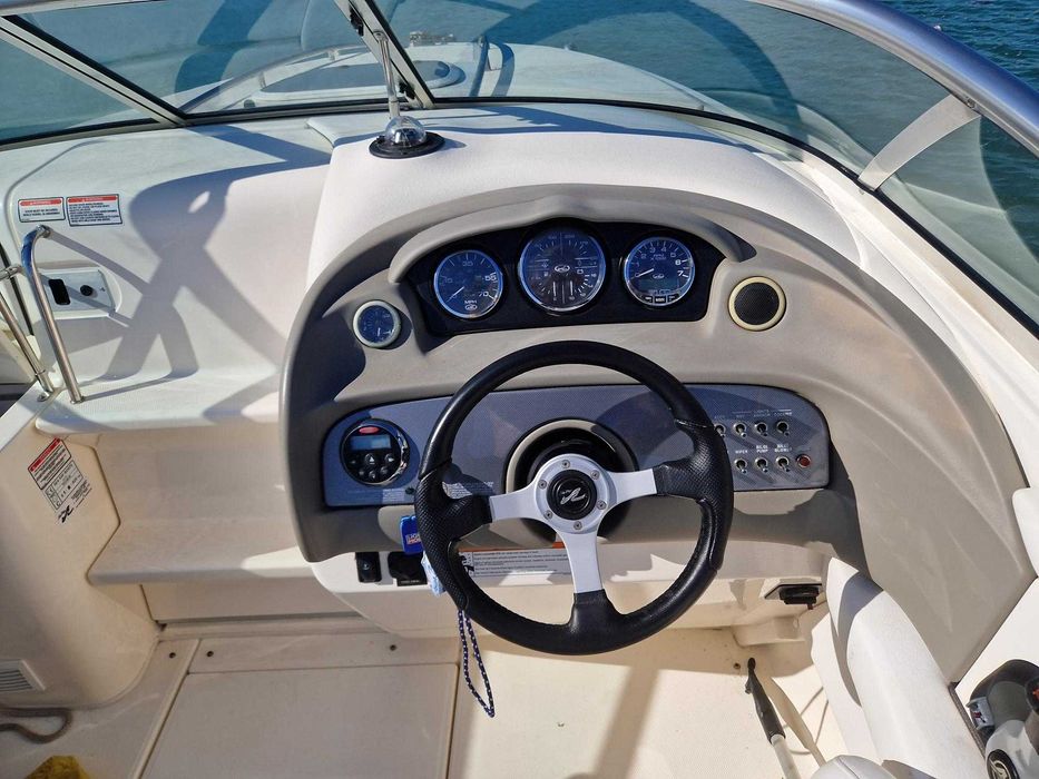 Embarcação Sea Ray 240 SS de 2006 Excelente estado - Totalmente revista - Preço Inclui atrelado de 2022