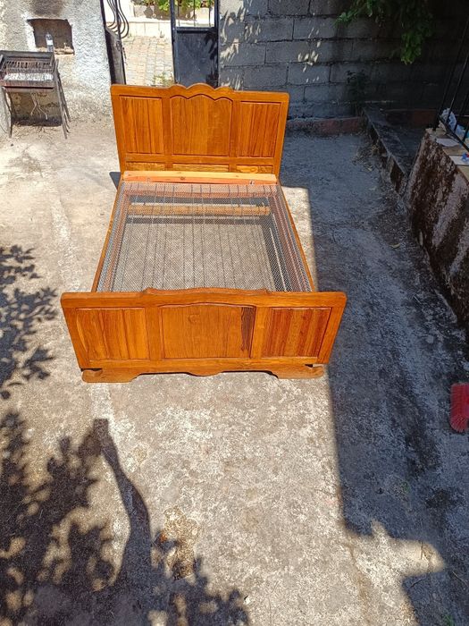 Cama c/mesinhas de cabeceira Vintage